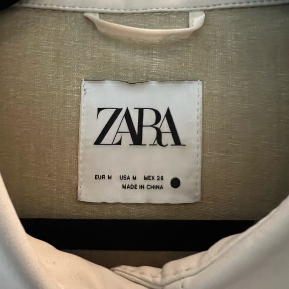 ZARA FAUX LEATHER OVERSIZED
SHIRT
ECRU - REF. 3811/240 size M - Picture 2 of 4